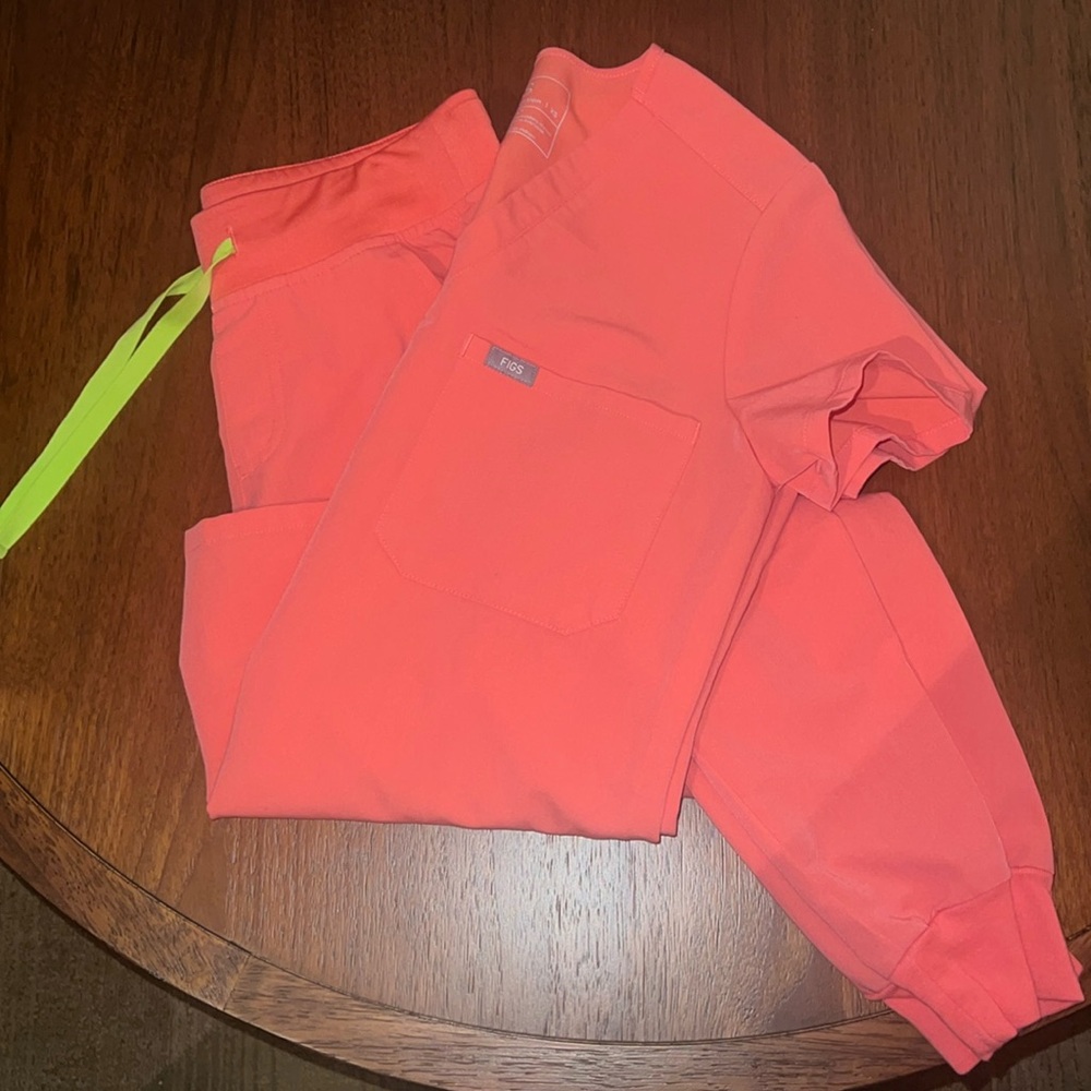 Figs Coral Women's Top